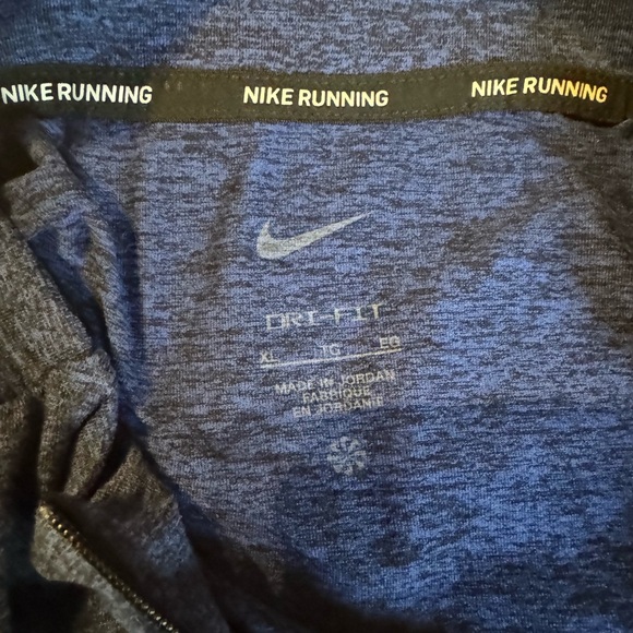 NIKE Men’s Dri-Fit 1/2 Zip Element Running Top - Picture 2 of 4